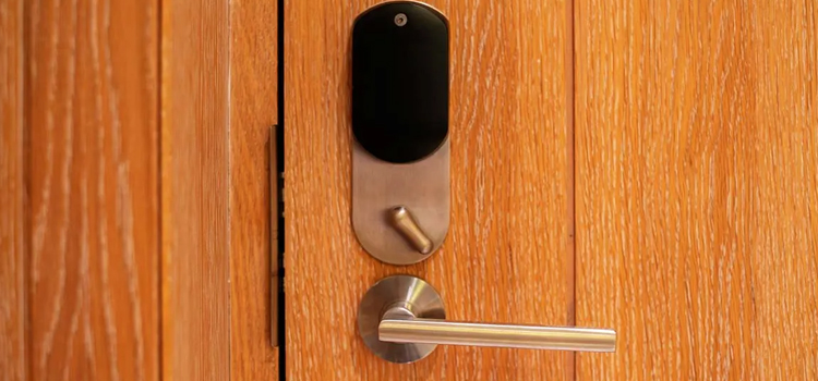 Automatic Locking Door Knob Lakeside